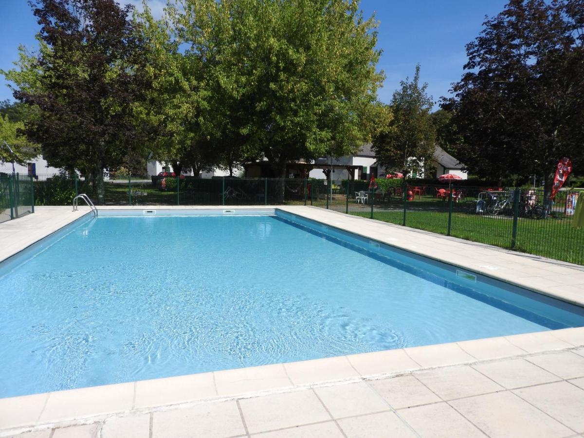 Camping Le Saillet Lestelle-Bétharram Exteriör bild