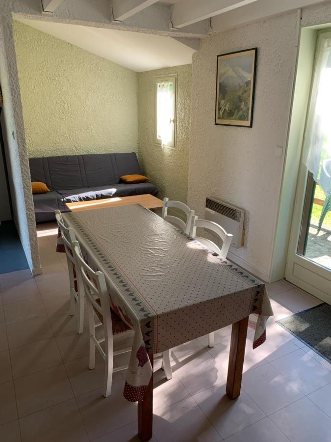 Camping Le Saillet Lestelle-Bétharram Exteriör bild