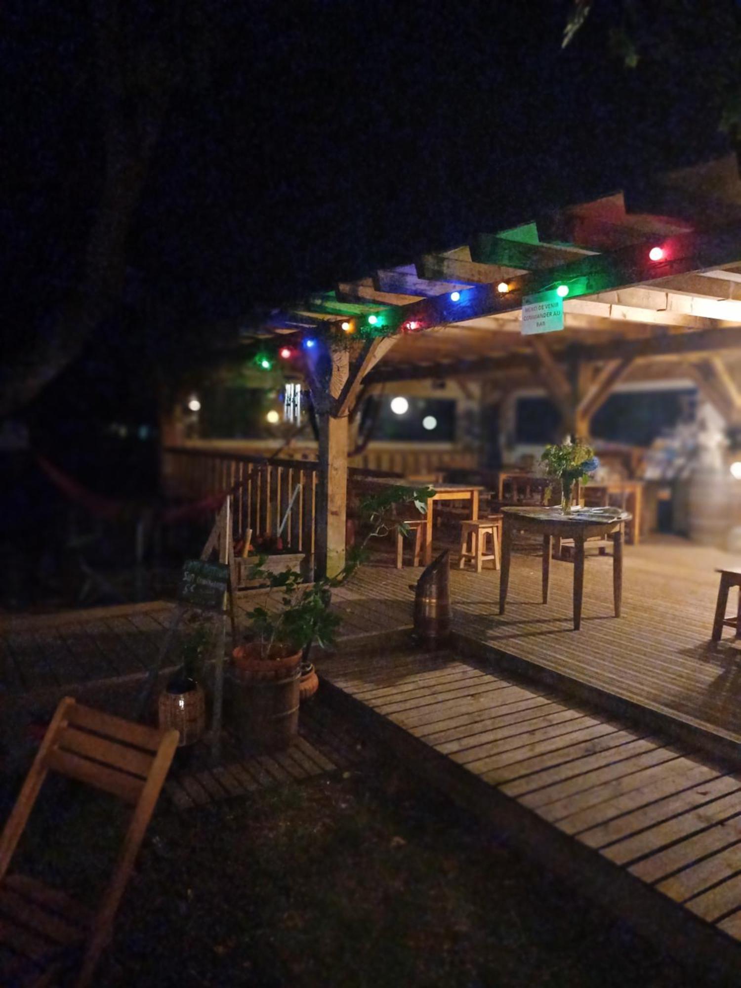 Camping Le Saillet Lestelle-Bétharram Exteriör bild