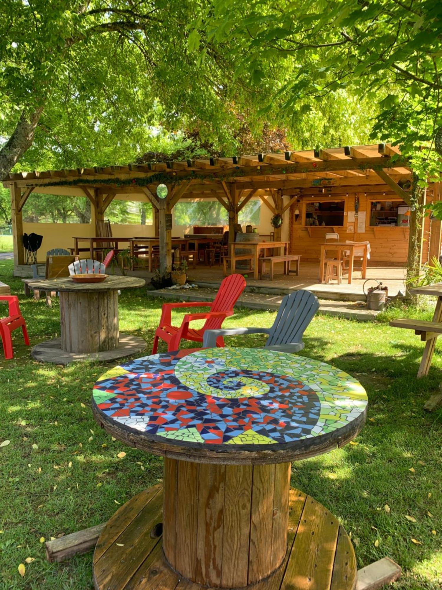 Camping Le Saillet Lestelle-Bétharram Exteriör bild