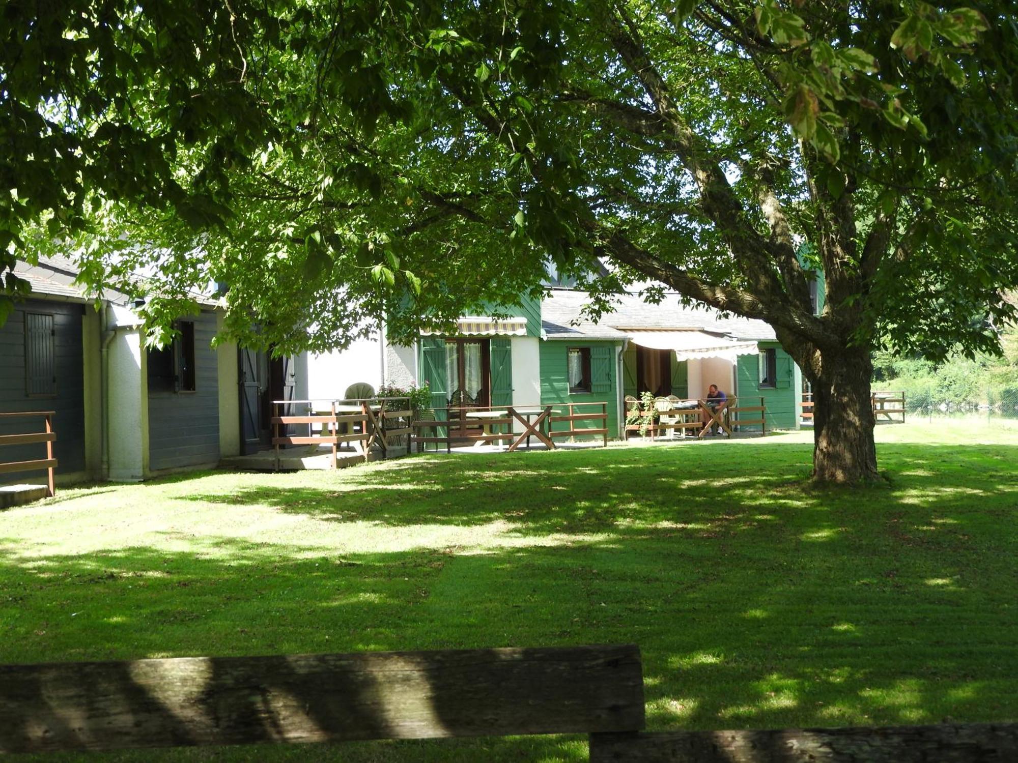 Camping Le Saillet Lestelle-Bétharram Exteriör bild