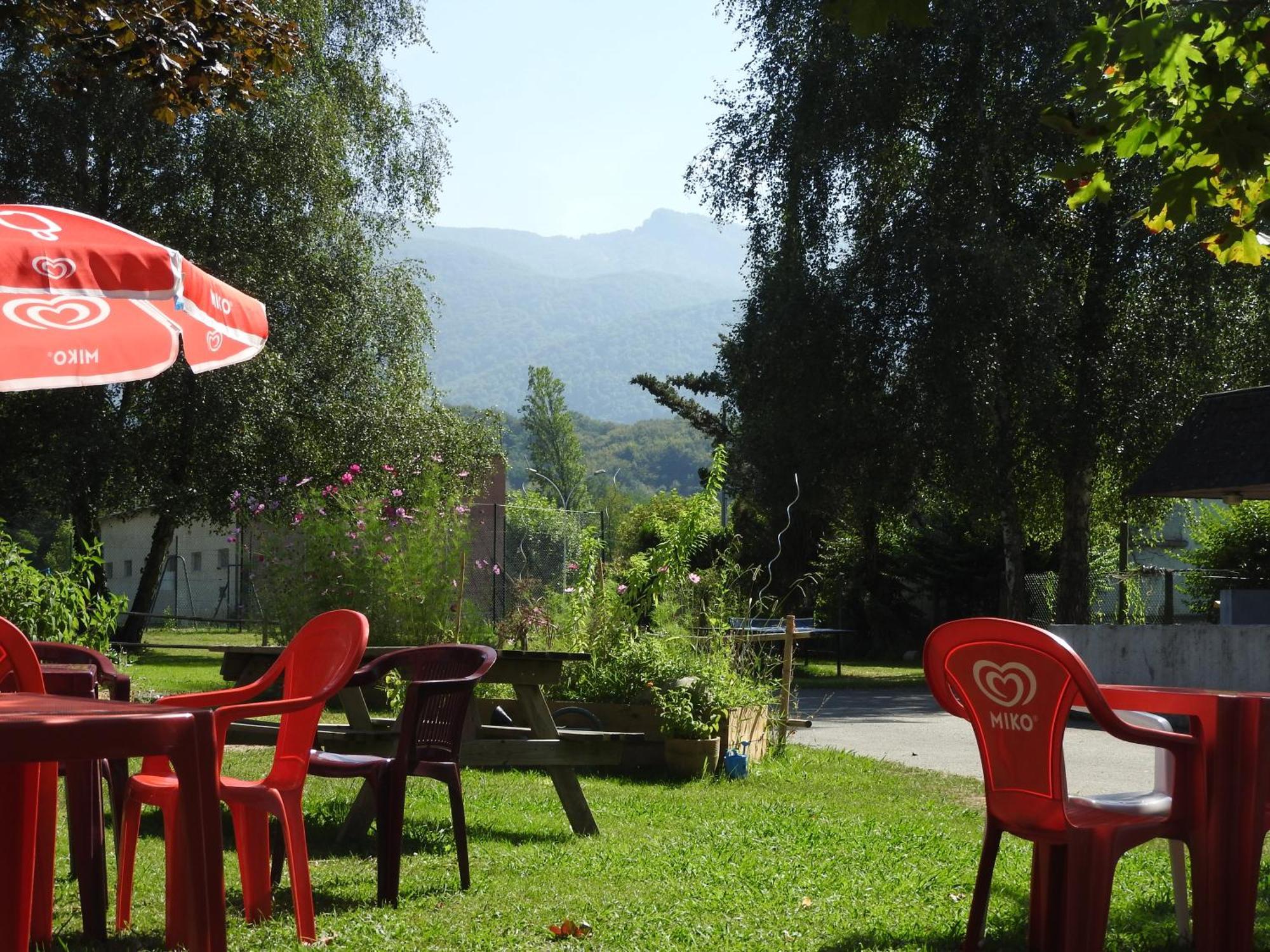 Camping Le Saillet Lestelle-Bétharram Exteriör bild