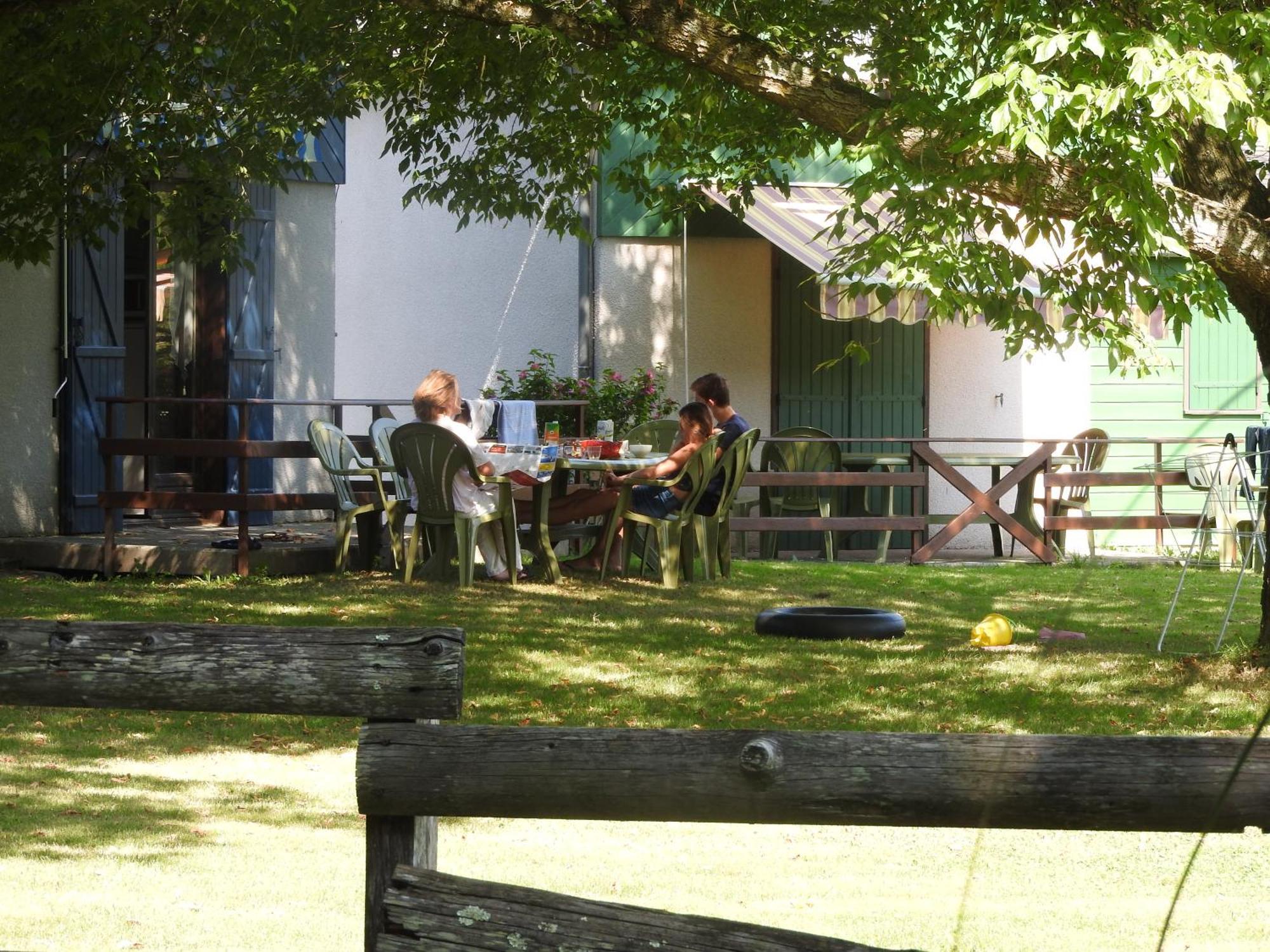 Camping Le Saillet Lestelle-Bétharram Exteriör bild